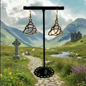 ANTIQUED GOLD TONE TRINITY KNOT HANGING EARRINGS!